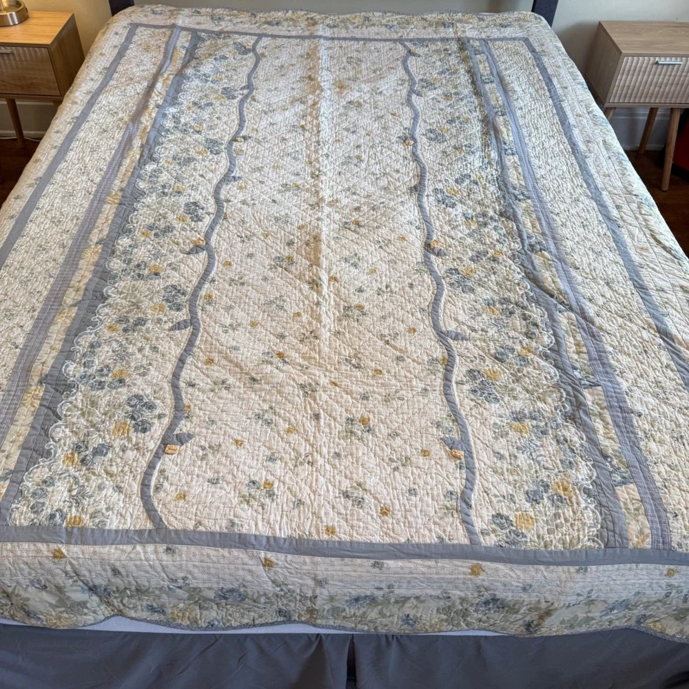 Floral Patchwork Hand Quilt Bedspread Blue Cream Cottagecore Farmhouse Twin